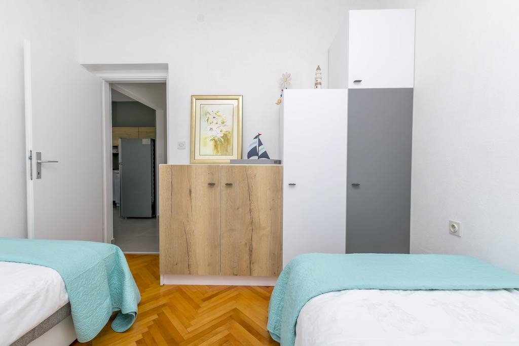 Four bedroom house with terrace and sea view Stupin Čeline, Rogoznica  K