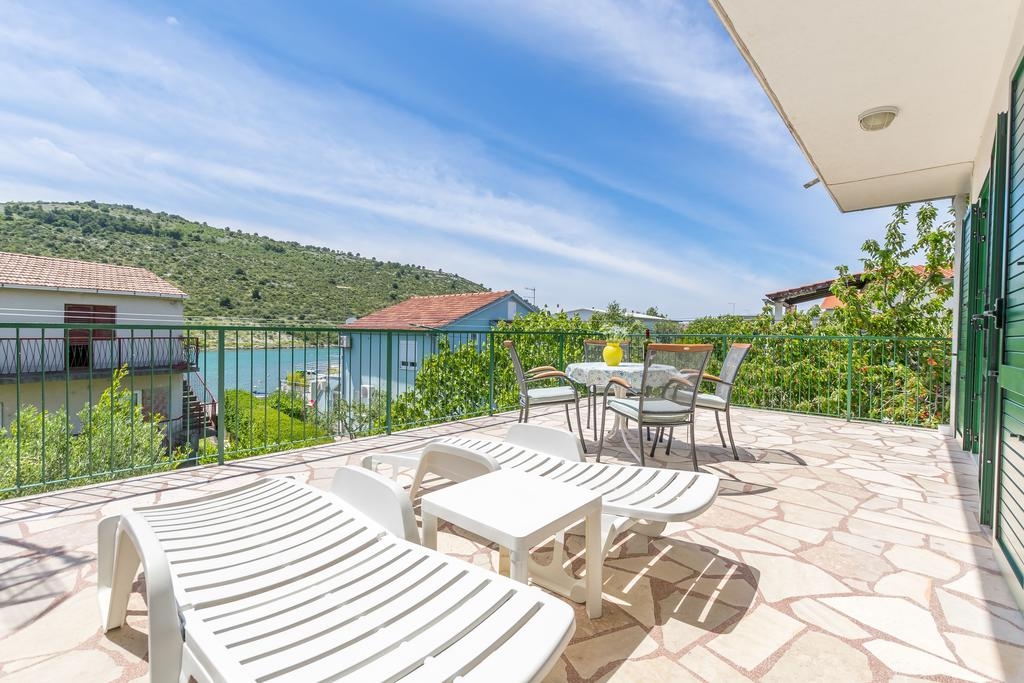 Four-bedroom house with terrace and sea view Stupin Čeline, Rogoznica (K-6096) Four-bedroom house with terrace and sea view Stupin Čeline, Rogoznica (K-6096)