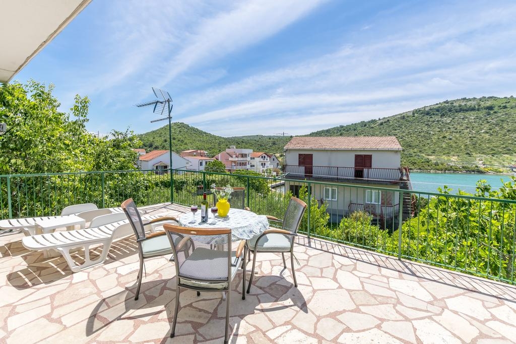Four bedroom house with terrace and sea view Stupin Čeline, Rogoznica  K