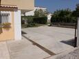 Parkeerplaats Brodarica, Šibenik, Parkeerplaats 6098 - Appartementen near sea with pebble beach.