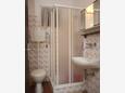 Salle de bain Srima - Vodice, Salle de bain dans l’hébergement en type apartment, animaux acceptés et WiFi.