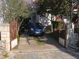 Parking lot Petrčane, Zadar, Parking lot 6102 - Apartments near sea with pebble beach.