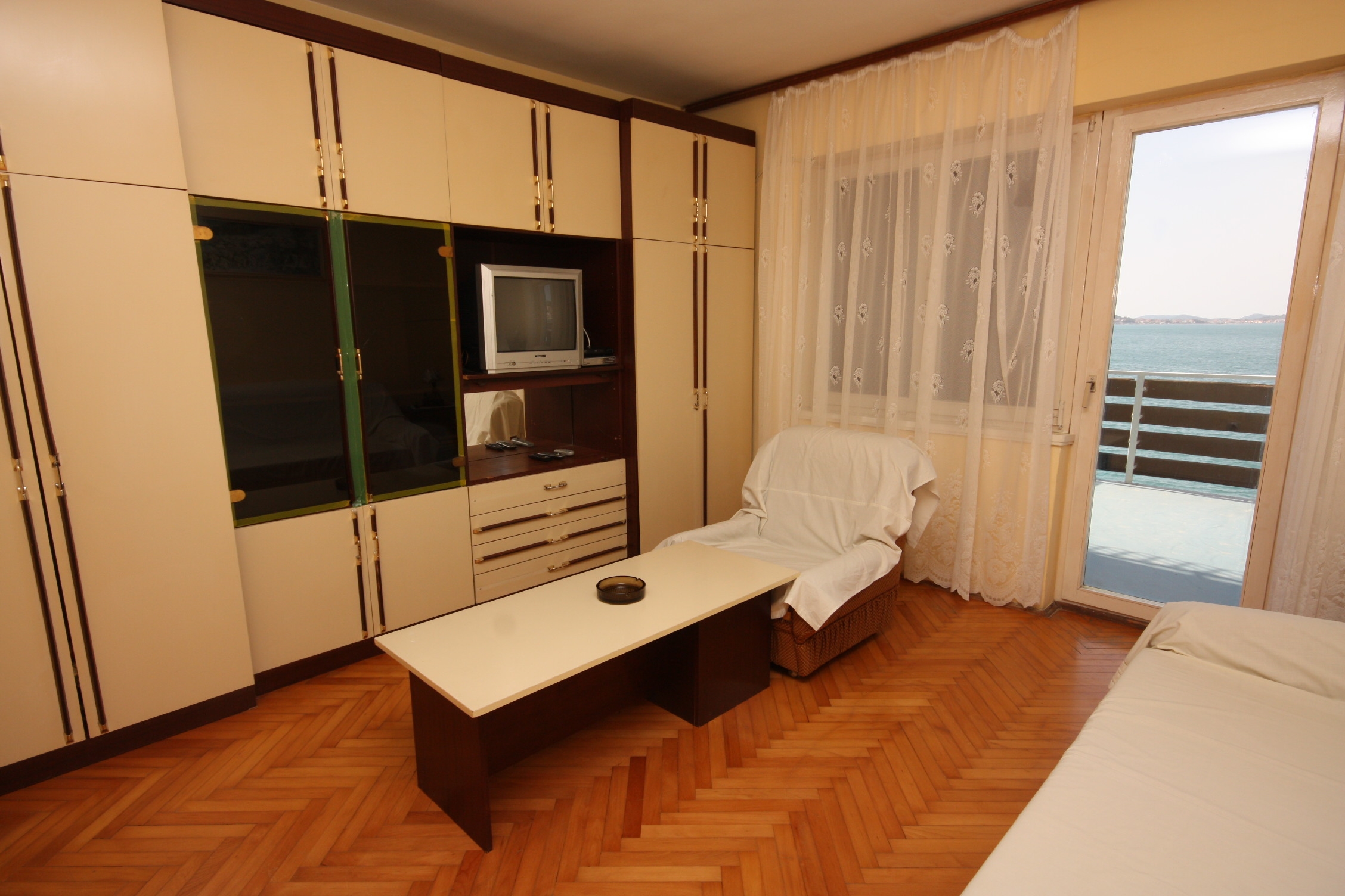 Two bedroom apartment near beach Tisno, Murter (A-6106-a)