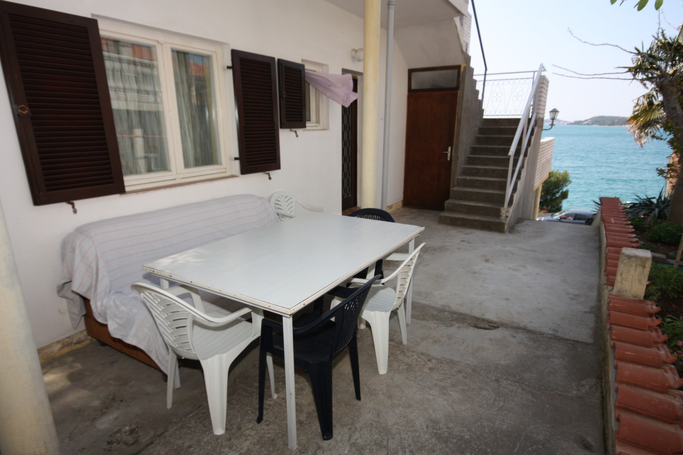 Two bedroom apartment near beach Tisno, Murter  A-a