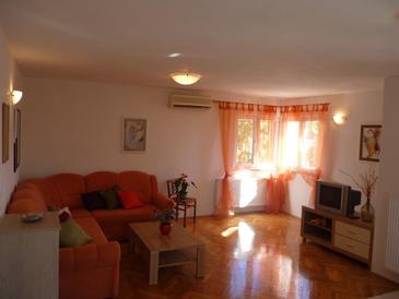 Living room Petrčane, Living room in the apartment, dostupna klima i WIFI.