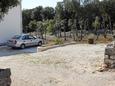 Parking lot Petrčane, Zadar, Parking lot 6109 - Apartments near sea with pebble beach.