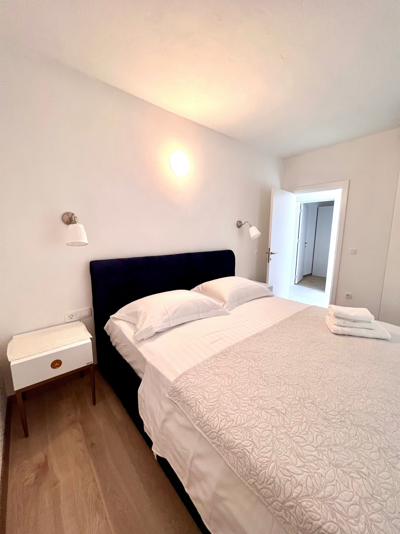 Four bedroom apartment with terrace and sea view Cove Tvrdni Dolac, Hvar  A-a