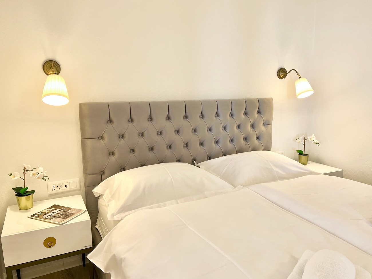 Four bedroom apartment with terrace and sea view Cove Tvrdni Dolac, Hvar  A-a