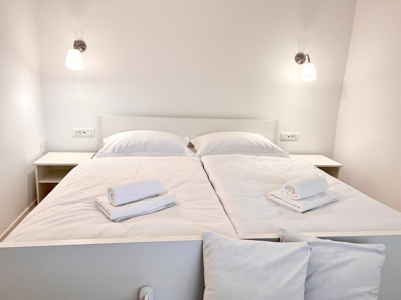 Four bedroom apartment with terrace and sea view Cove Tvrdni Dolac, Hvar  A-a