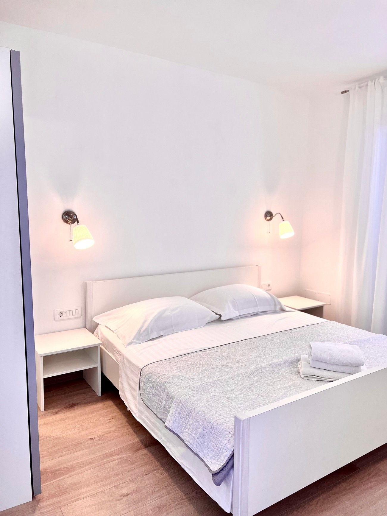 Four bedroom apartment with terrace and sea view Cove Tvrdni Dolac, Hvar  A-a