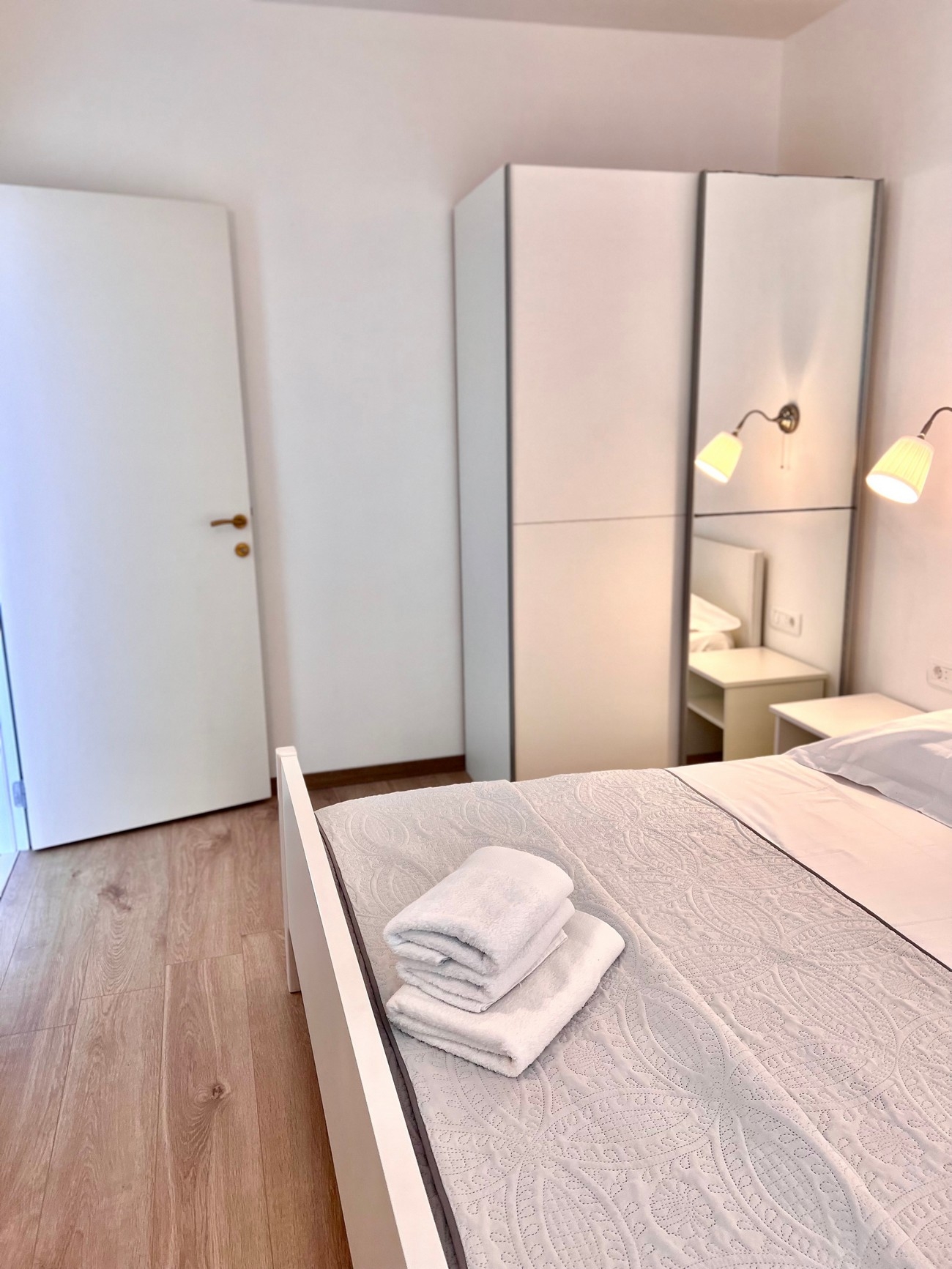 Four bedroom apartment with terrace and sea view Cove Tvrdni Dolac, Hvar  A-a