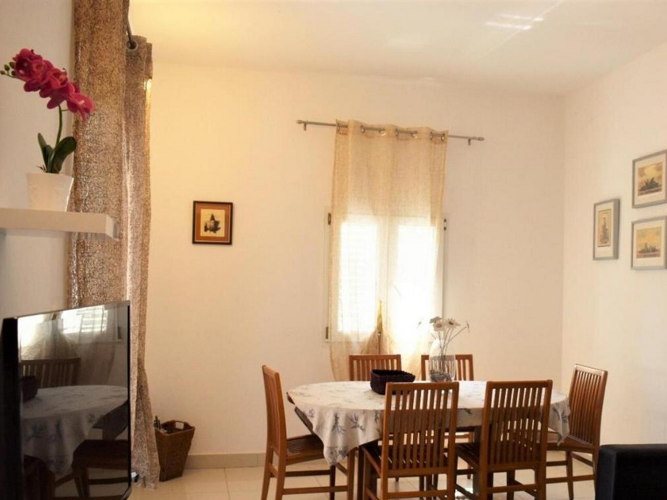 Four bedroom apartment with terrace and sea view Cove Tvrdni Dolac, Hvar  A-a
