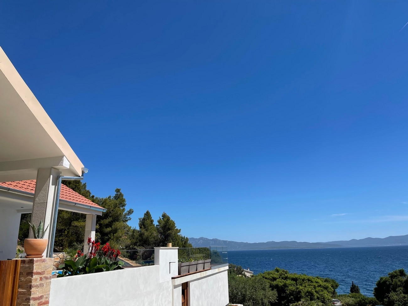 Four bedroom apartment with terrace and sea view Cove Tvrdni Dolac, Hvar  A-a