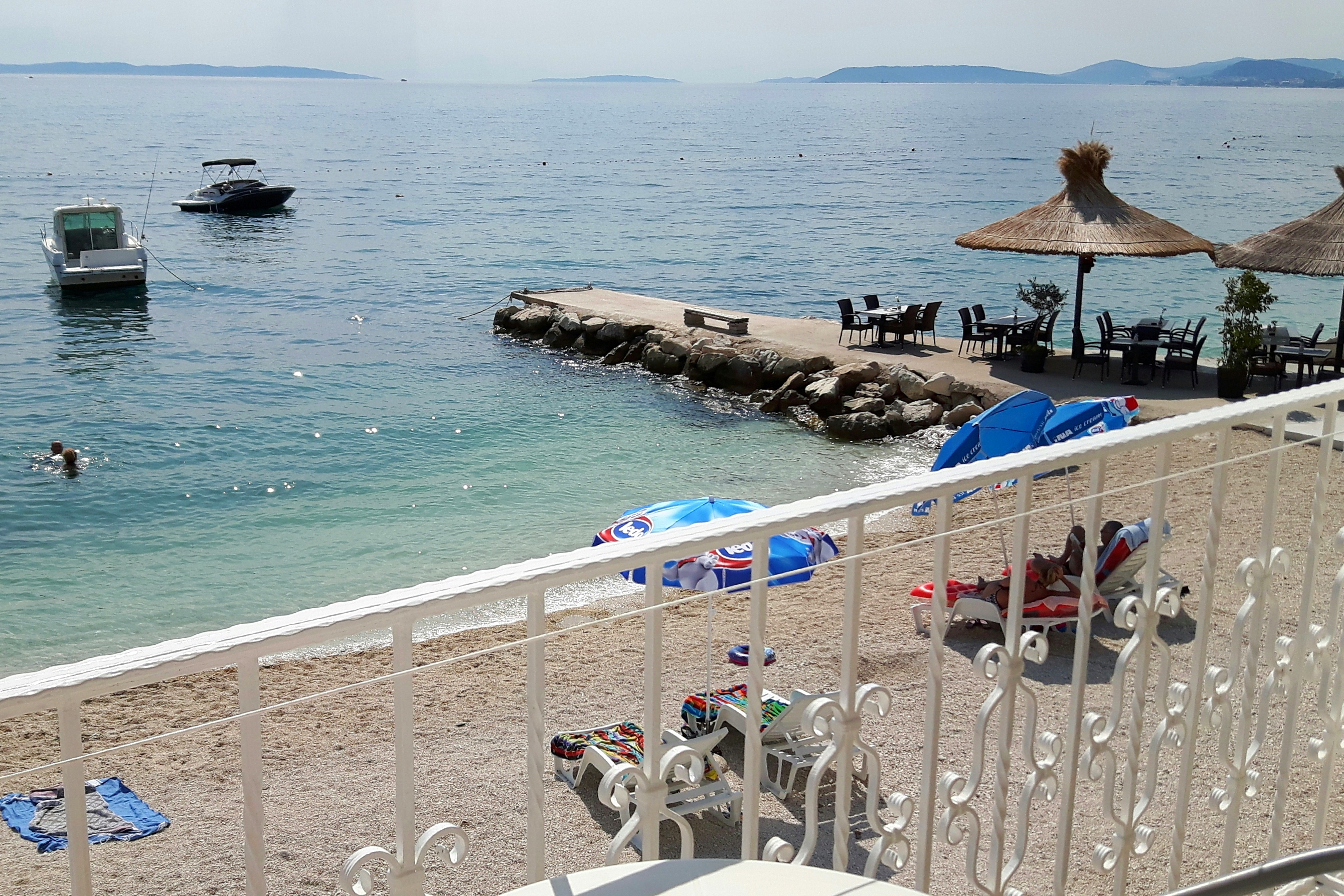 Two bedroom apartment near beach Podstrana, Split  A-a
