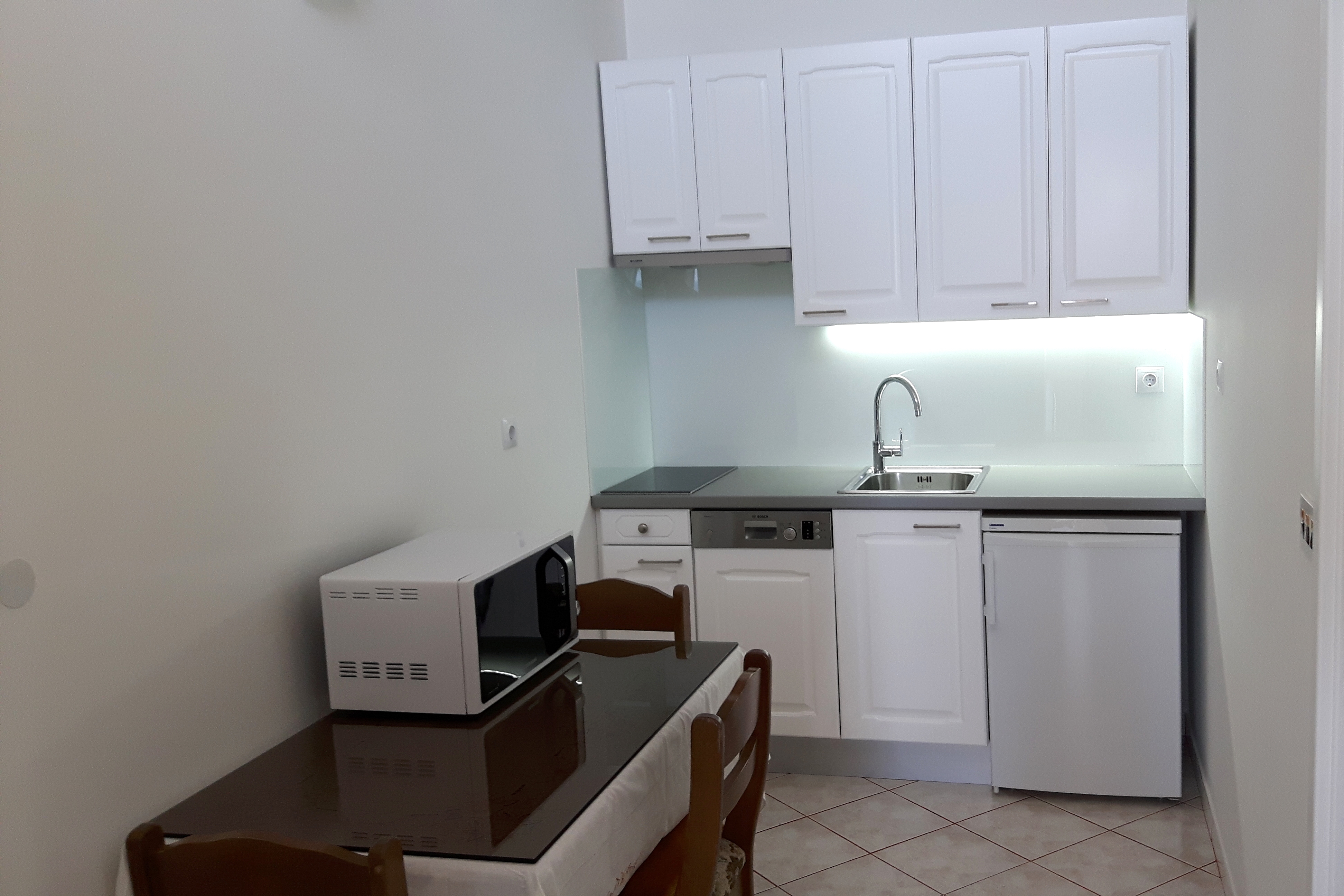 One bedroom apartment near beach Podstrana, Split (A-6113-d)