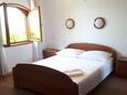 Podstrana, Bedroom in the studio-apartment, air condition available and WiFi.