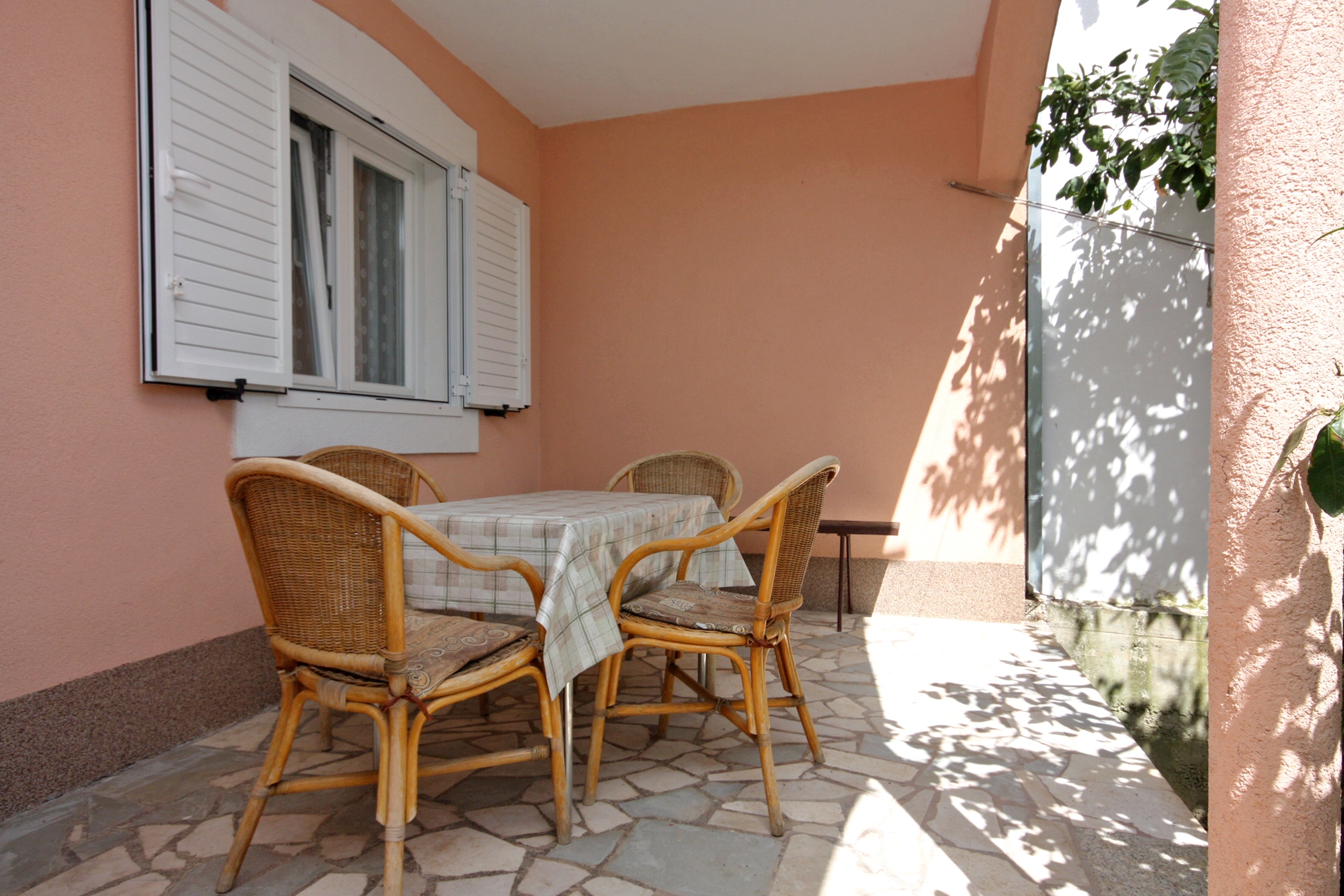 One bedroom apartment with terrace Marina, Trogir  A-a