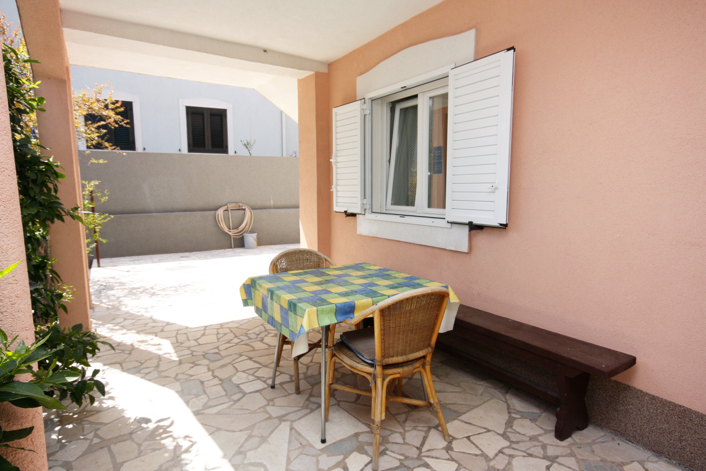 One bedroom apartment with terrace Marina, Trogir (A-6116-b)