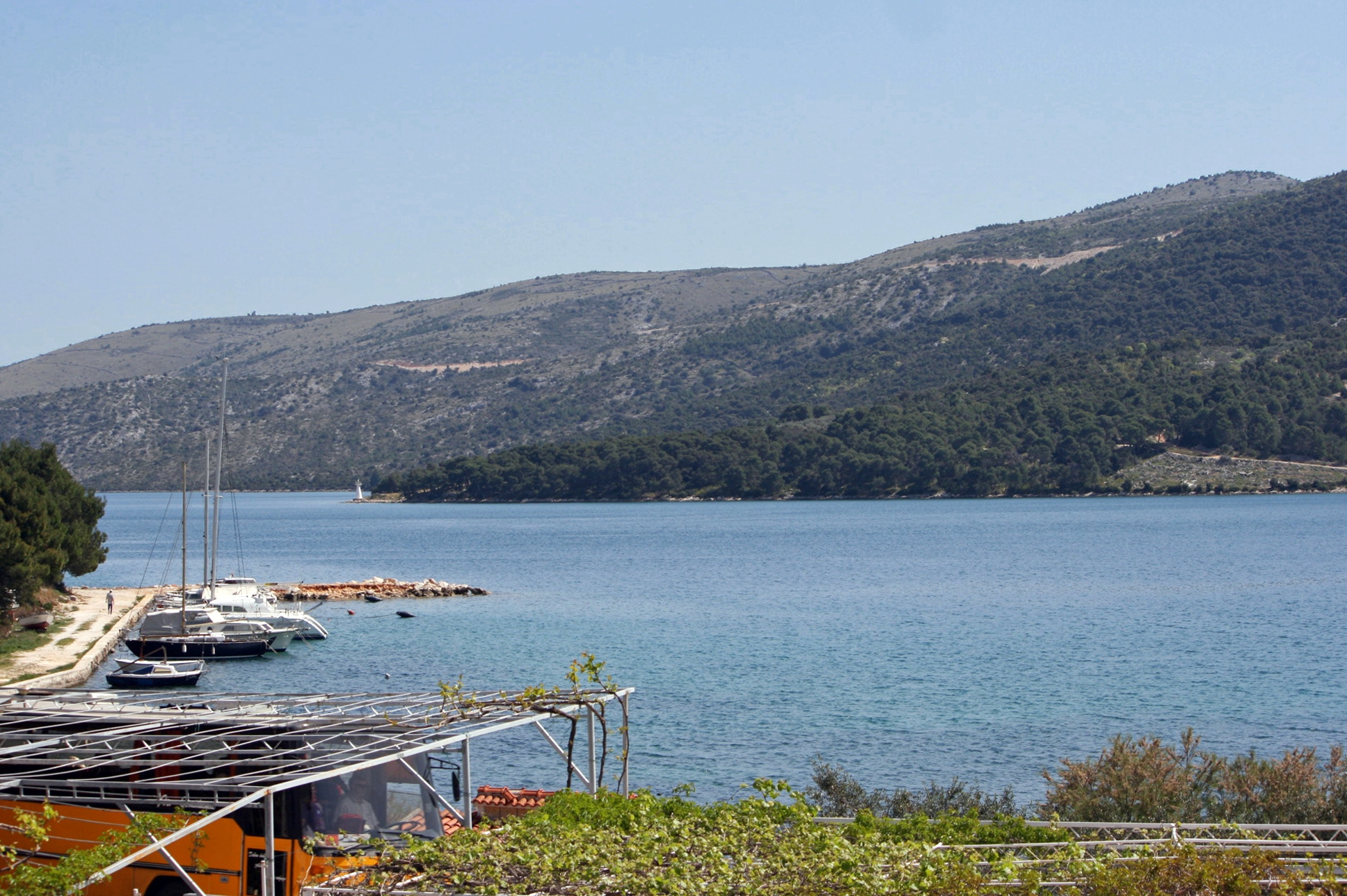 Three bedroom apartment with terrace and sea view Marina, Trogir  A-c