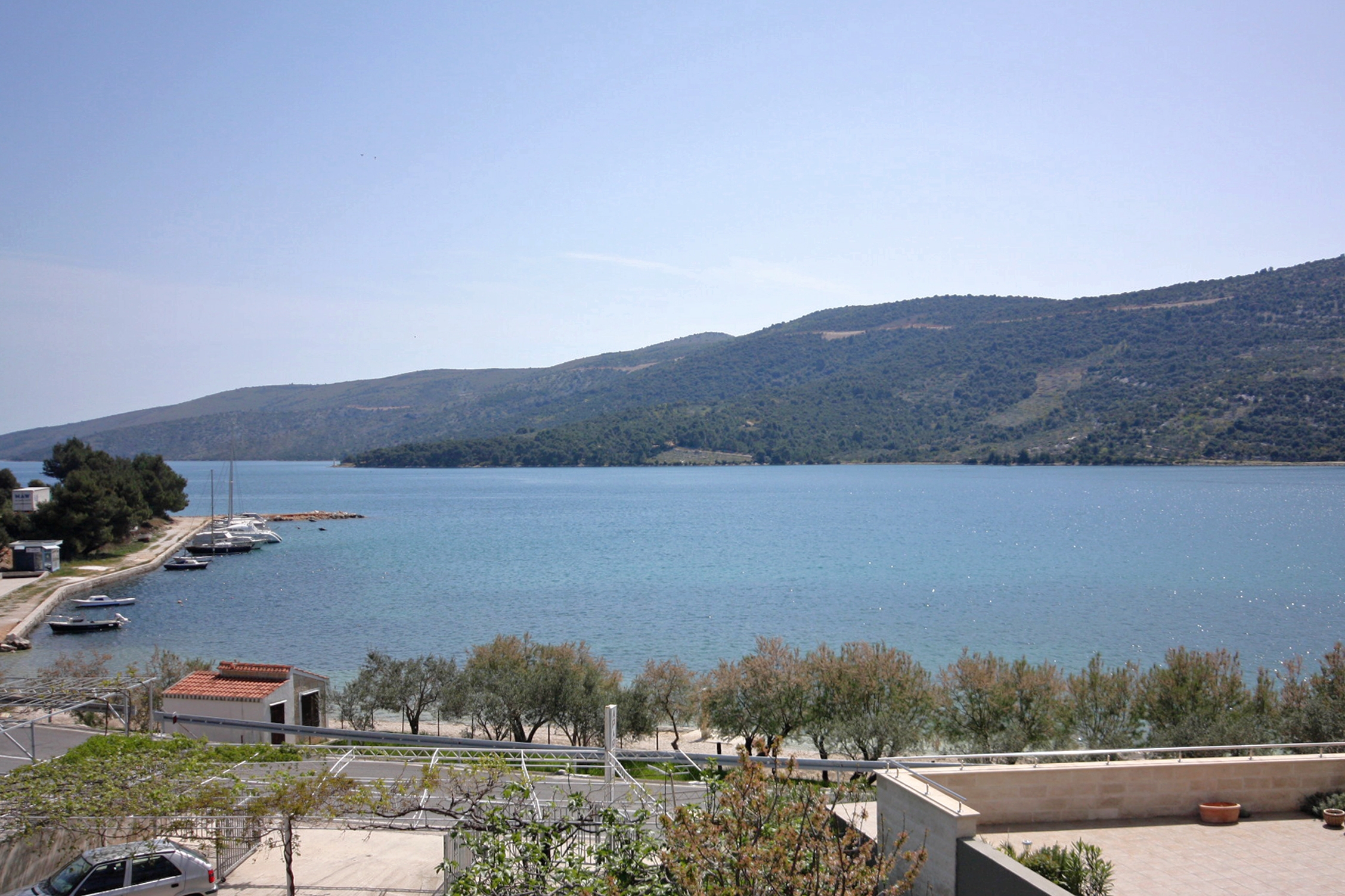 One bedroom apartment with balcony and sea view Marina, Trogir  A-e