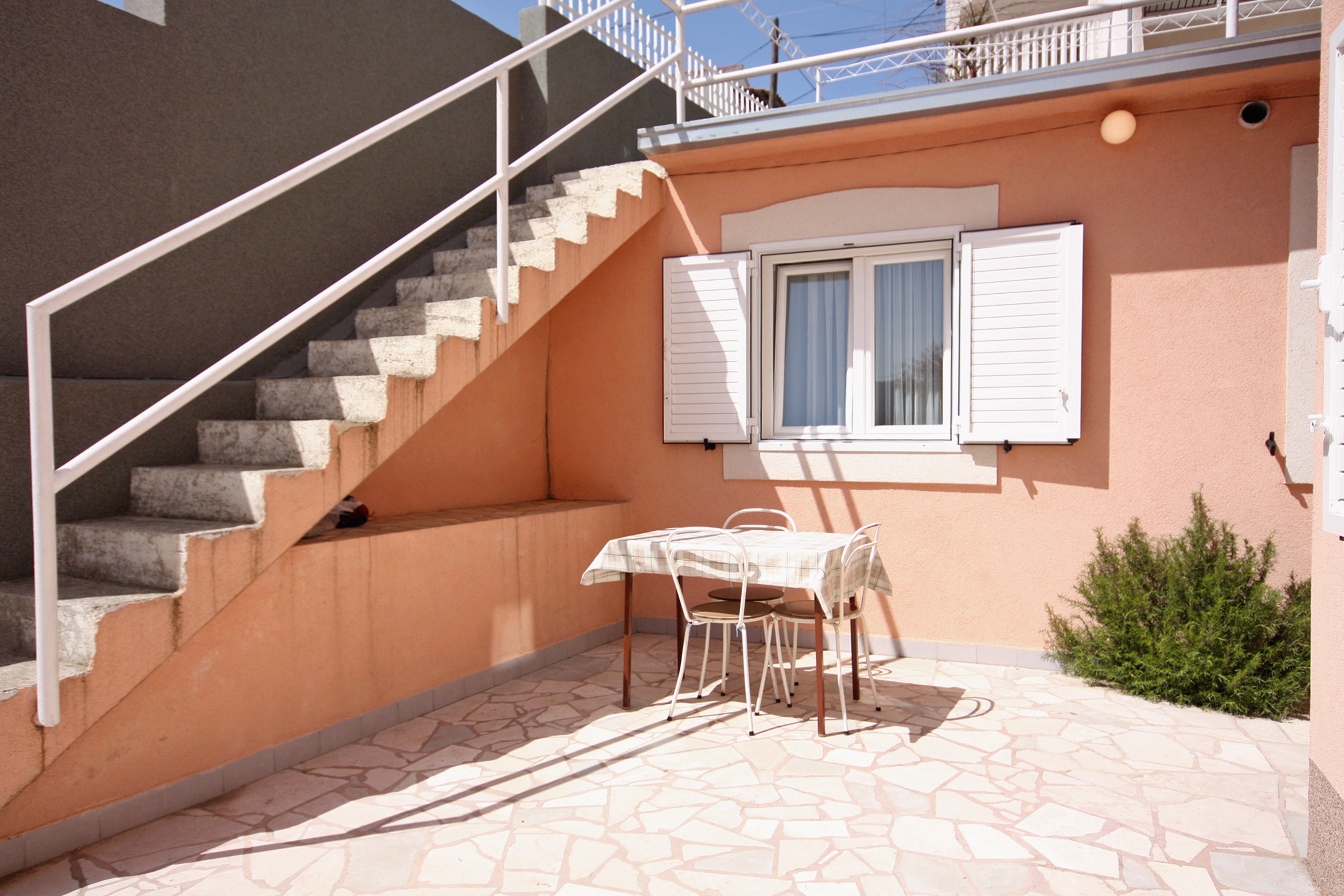 One bedroom apartment with terrace Marina, Trogir  A-f