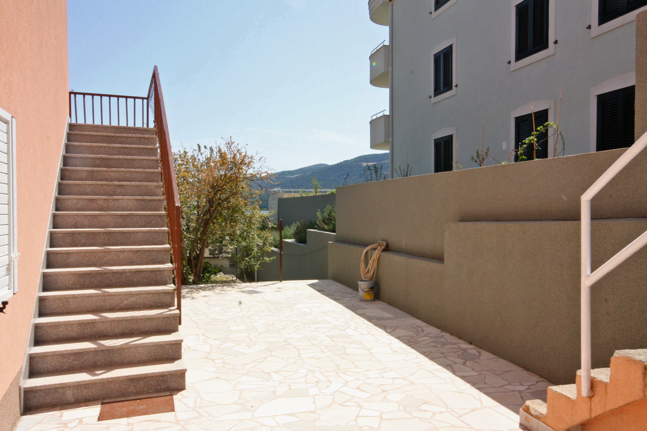 One bedroom apartment with terrace Marina, Trogir  A-f