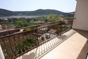 Apartamenty z parkingiem Vinisce, Trogir - 6117