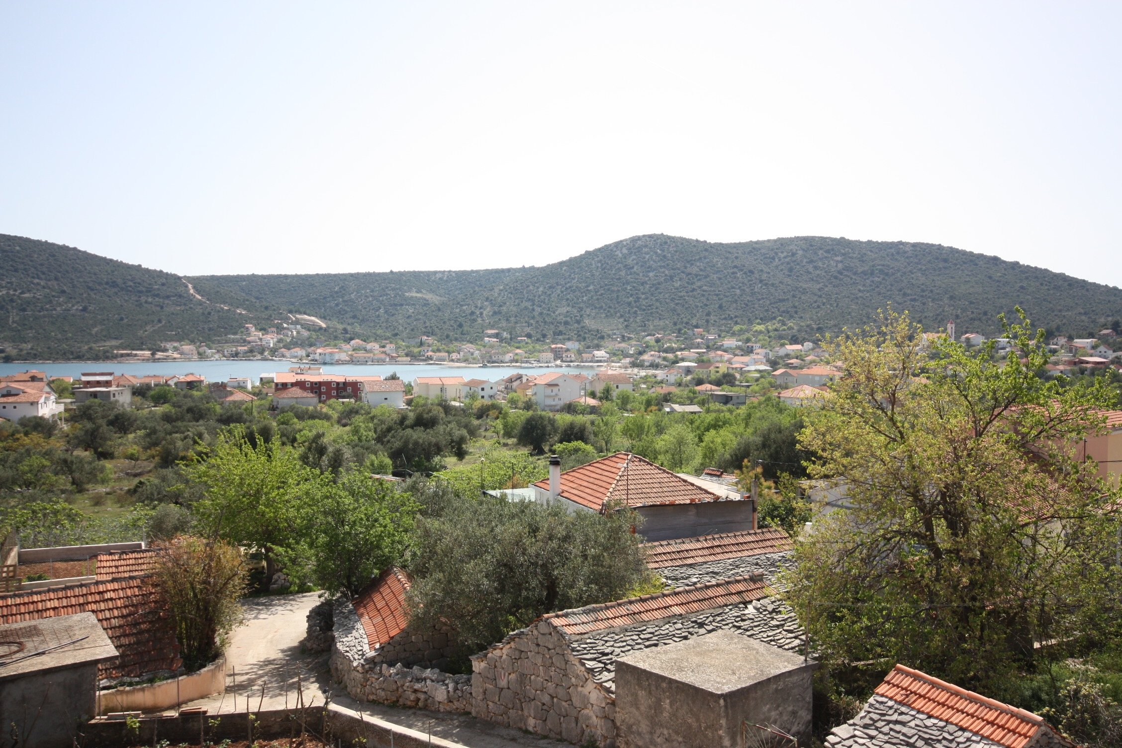 Two bedroom apartment with balcony and sea view Vinišće, Trogir (A-6117-a)
