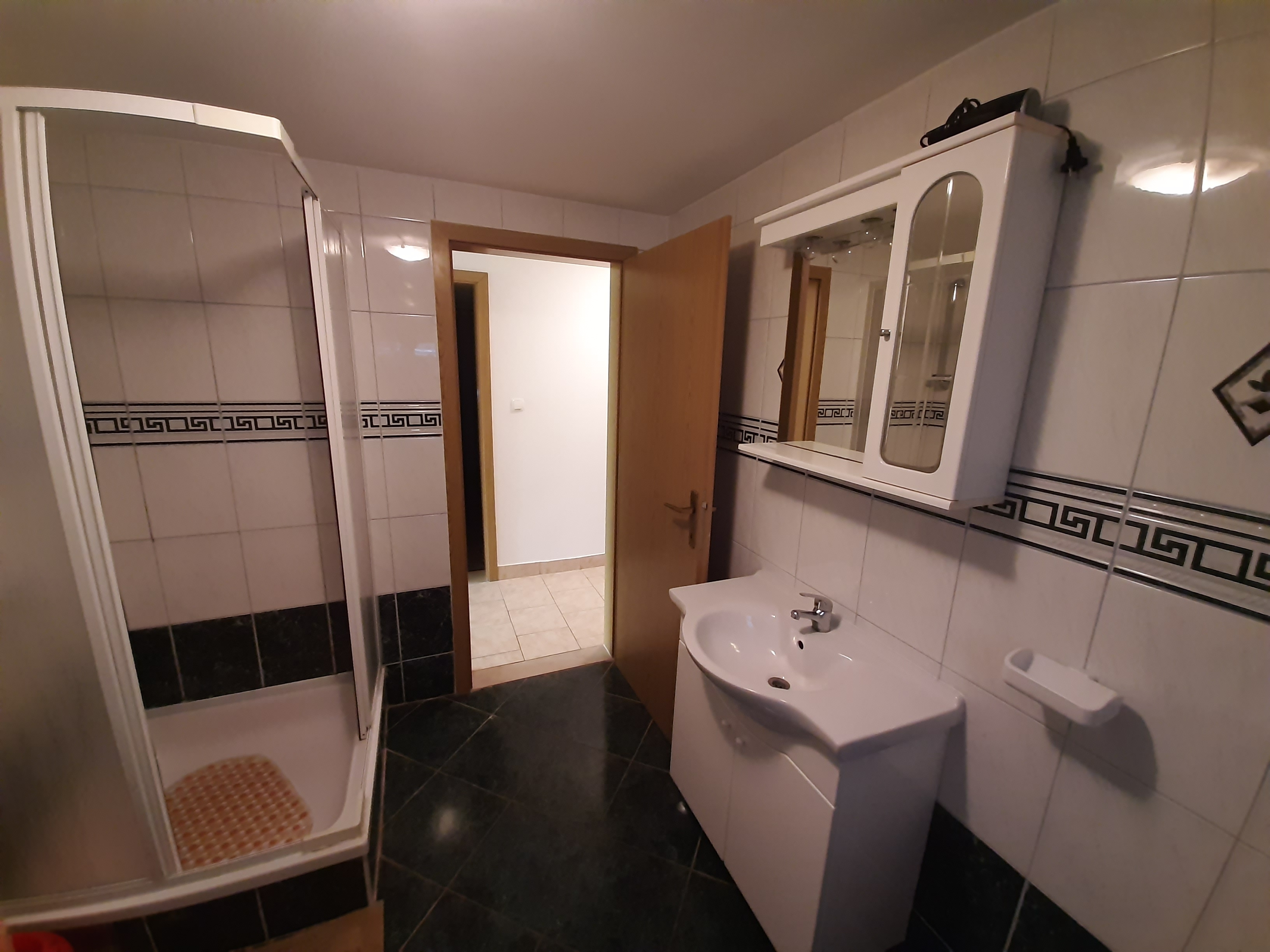 Two bedroom apartment with balcony and sea view Vinišće, Trogir (A-6117-a)