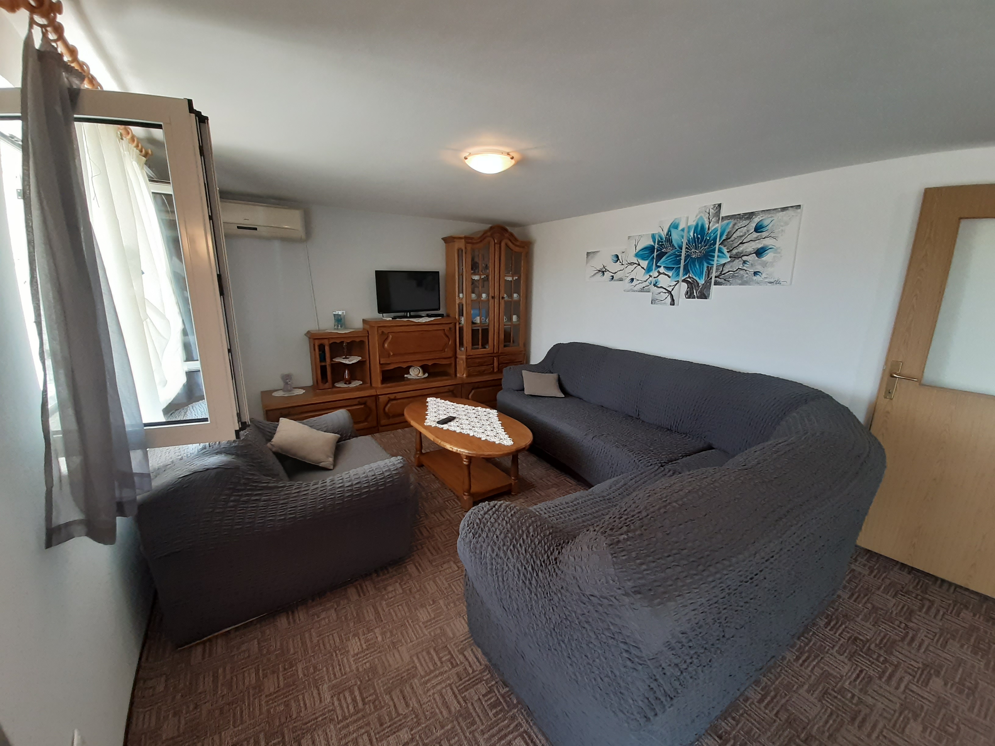 Two bedroom apartment with balcony and sea view Vinišće, Trogir (A-6117-a)