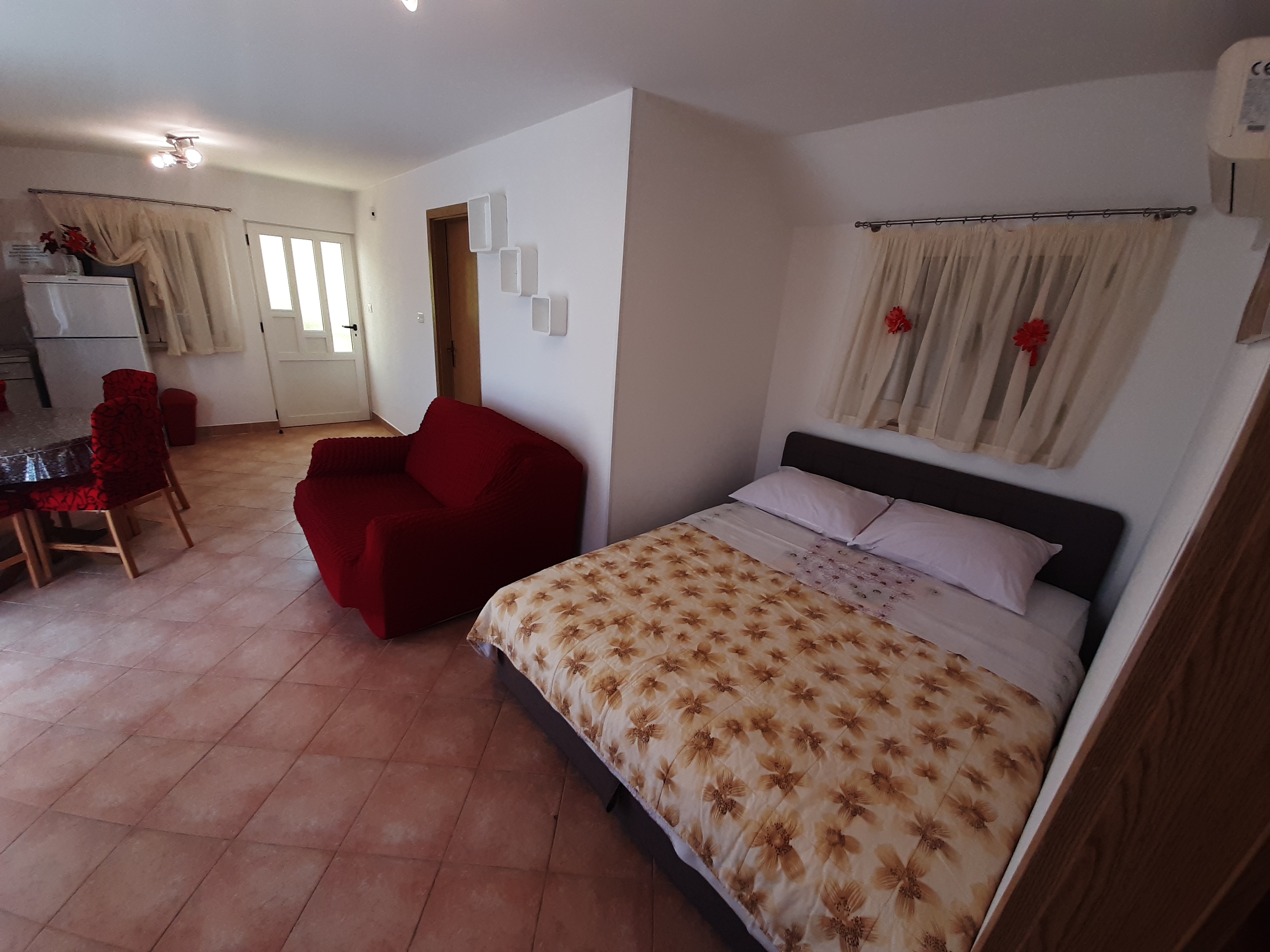 One bedroom apartment with balcony and sea view Vinišće, Trogir (A-6117-b)