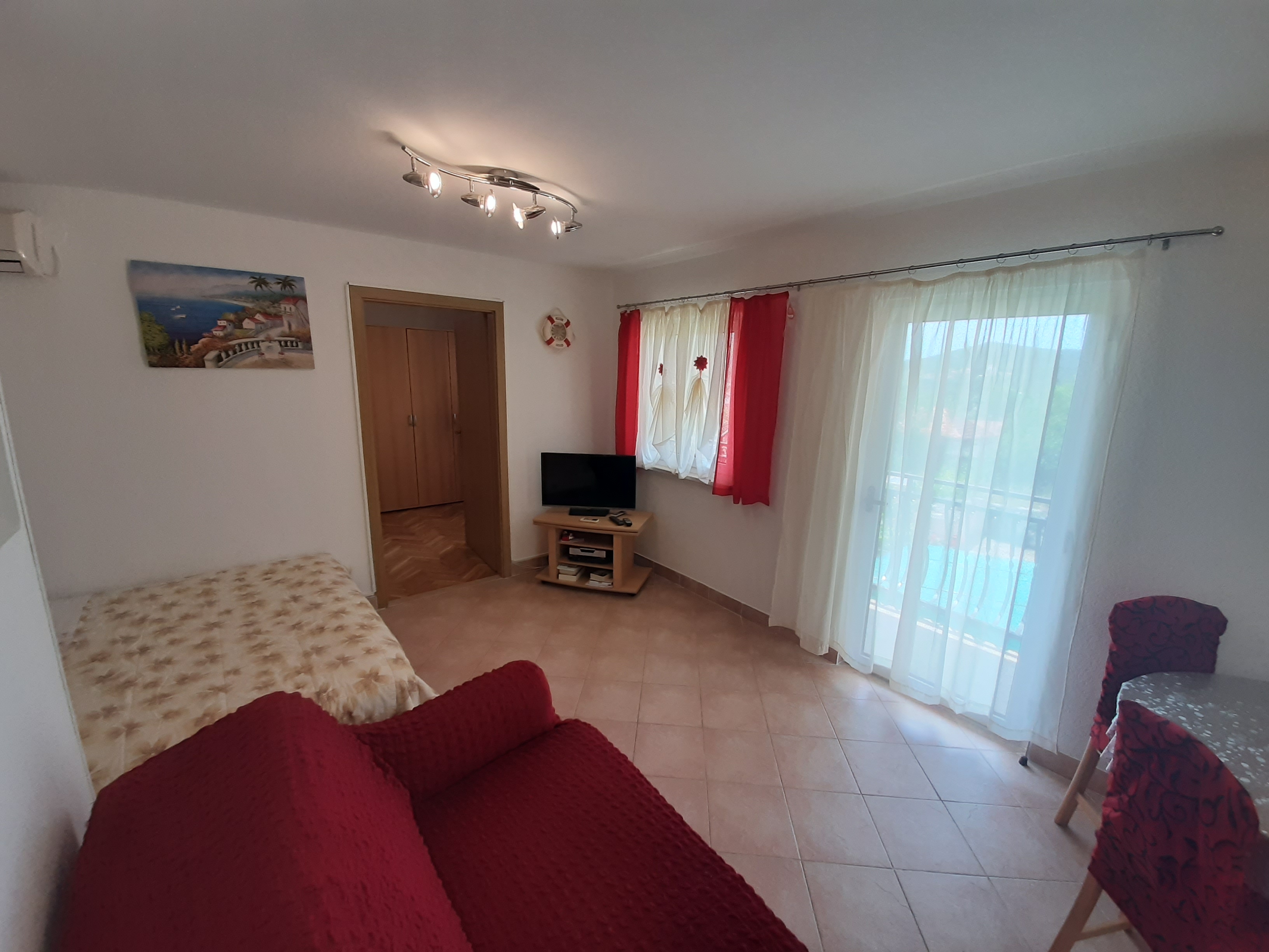 One bedroom apartment with balcony and sea view Vinišće, Trogir (A-6117-b)