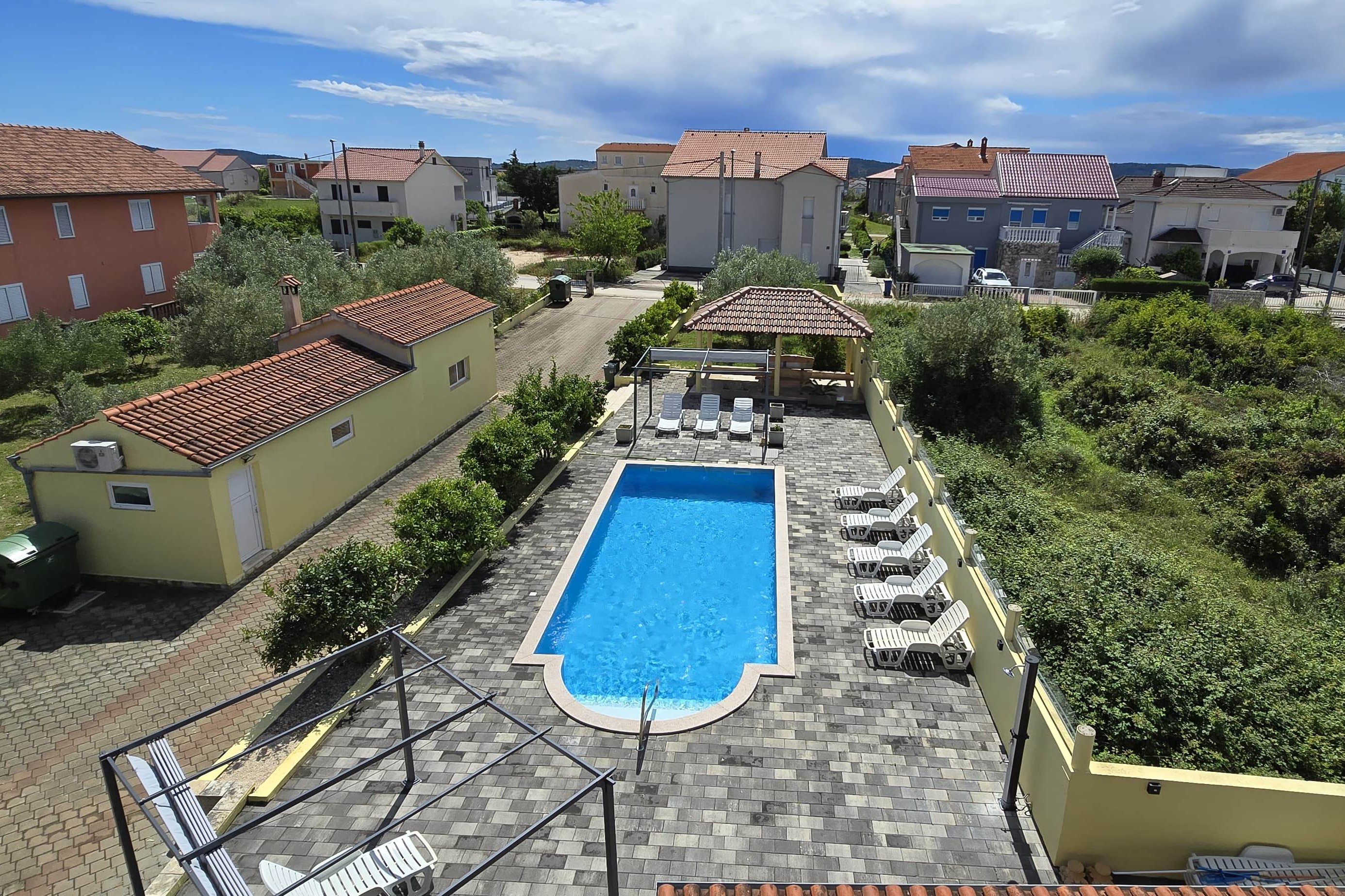 Four bedroom apartment with balcony Bibinje, Zadar (A-6121-a)