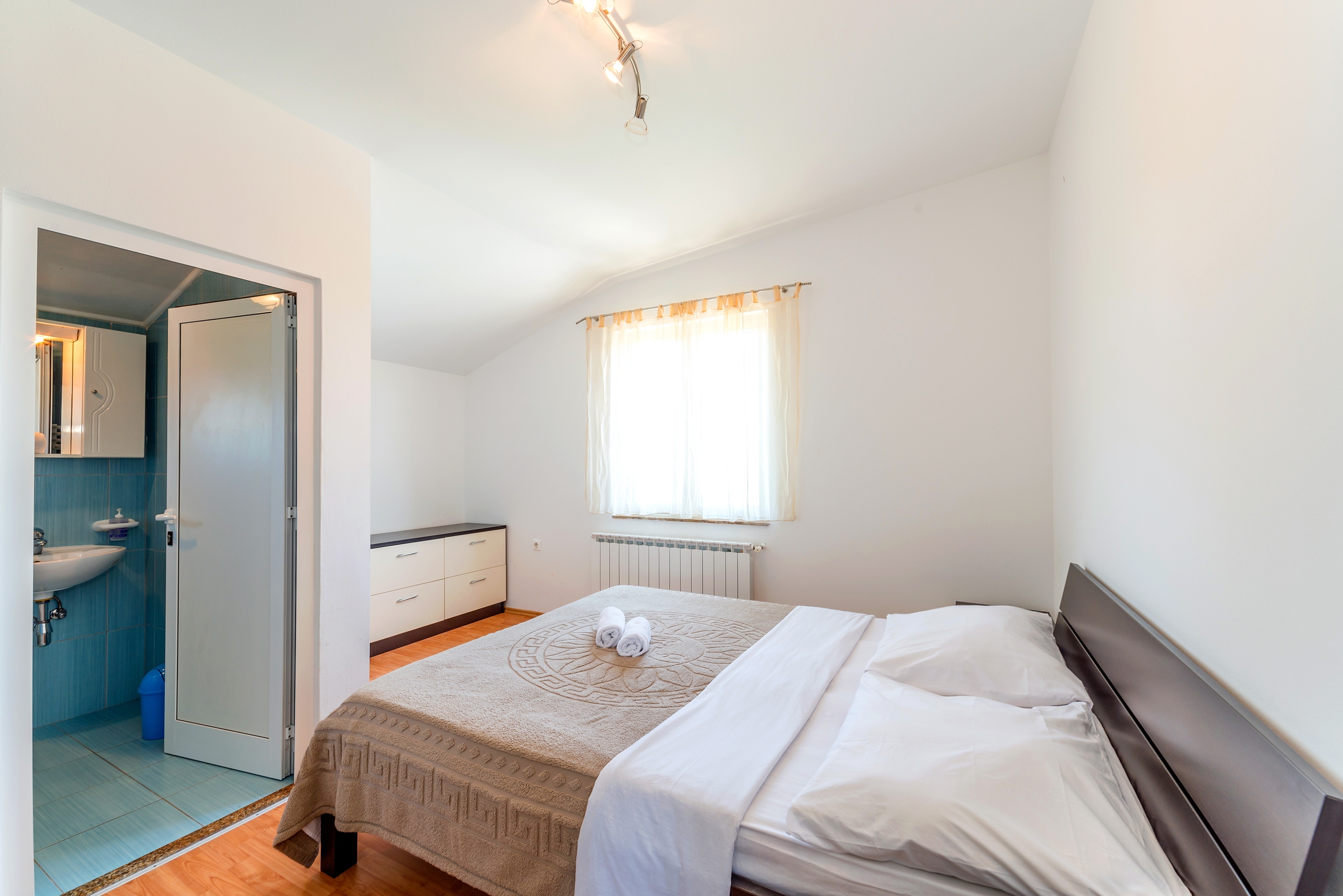Four bedroom apartment with balcony Bibinje, Zadar (A-6121-a)