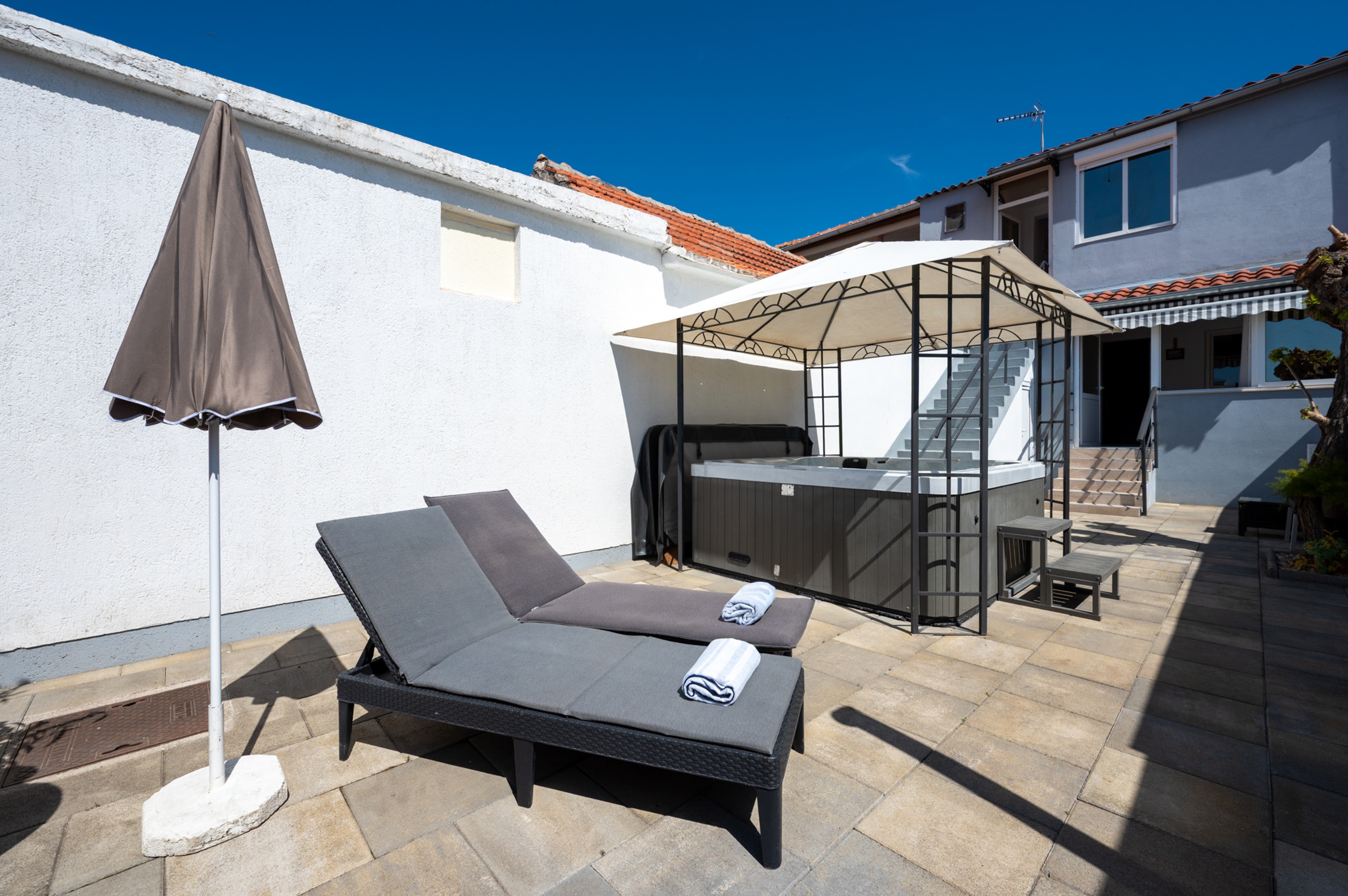 Two bedroom house with terrace Sukošan, Zadar  K