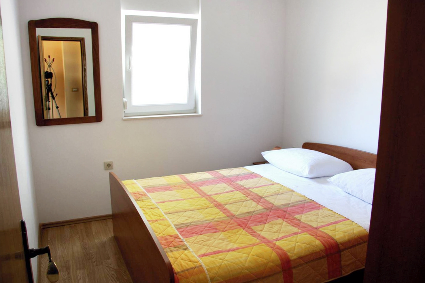 One bedroom apartment with terrace Nin, Zadar (A-6125-c)