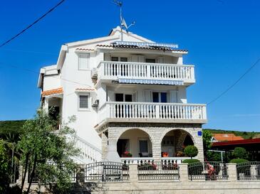 Sukošan, Zadar, Hébergement 6131 - Appartement avec une plage de galets.