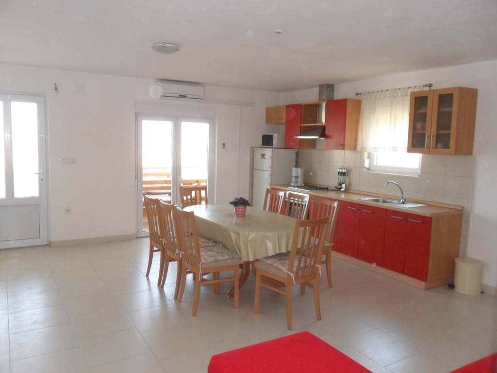 Enosobni apartma Z balkonom in pogledom na morje Ljubač, Zadar  A-b