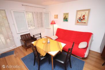 Jadrija, Eetkamer in the apartment, air condition available, (pet friendly) en WiFi.