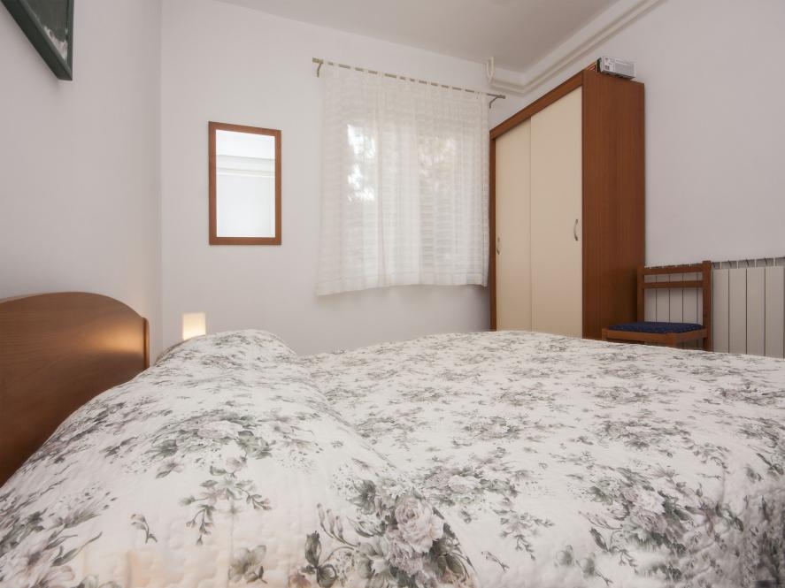 One bedroom apartment with terrace Brodarica, Šibenik  A-a