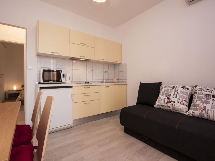 One bedroom apartment with terrace Brodarica, Šibenik  A-a
