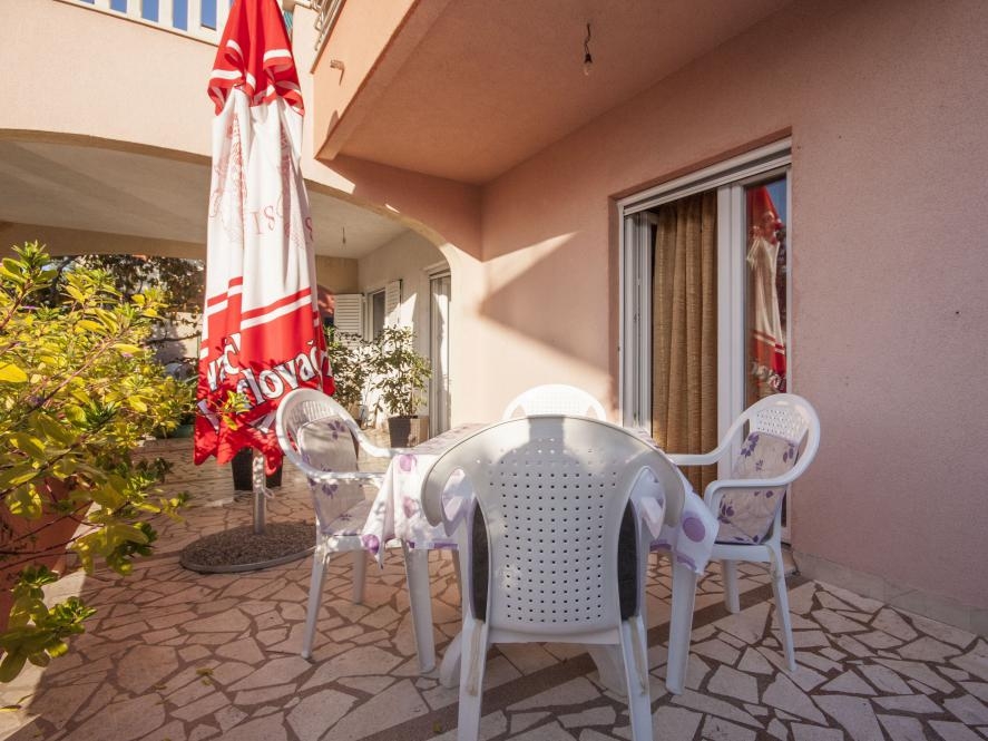 One bedroom apartment with terrace Brodarica, Šibenik  A-a