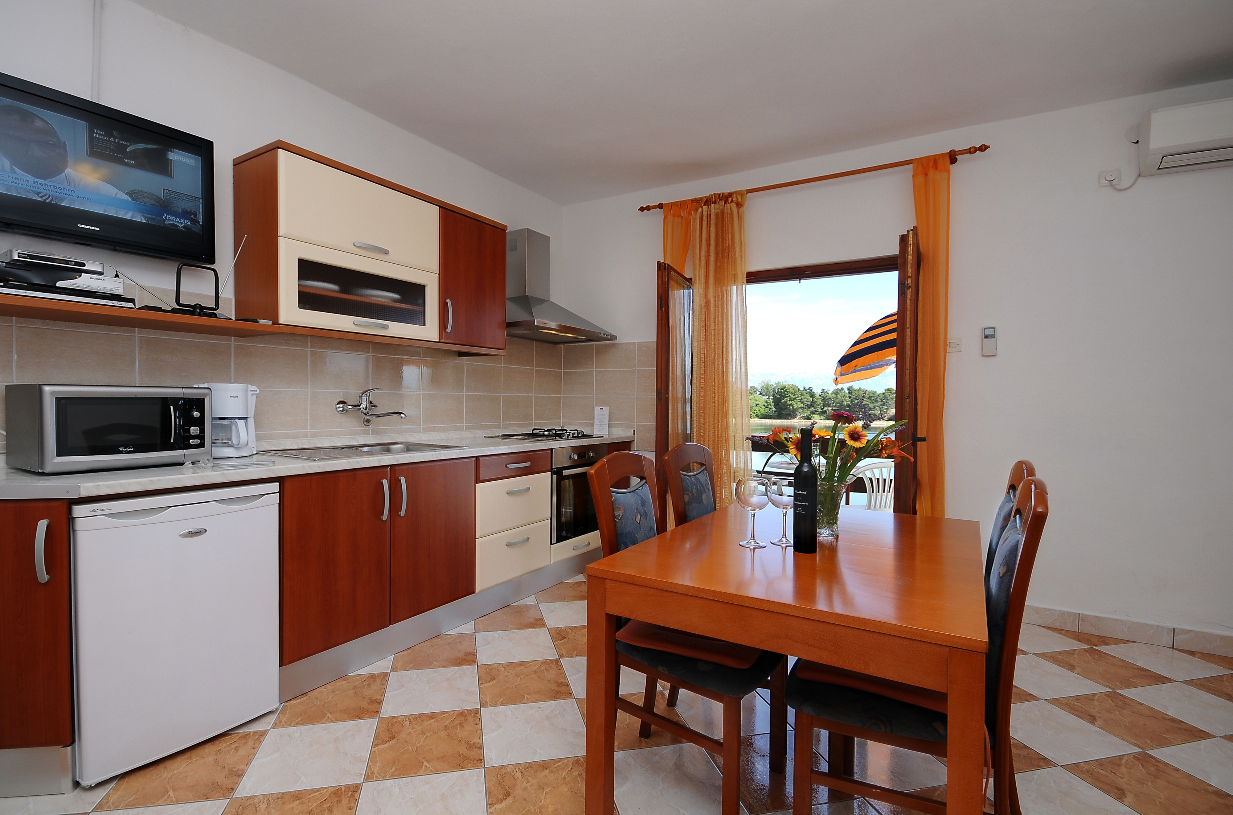One bedroom apartment with balcony and sea view Nin, Zadar (A-6153-c) One bedroom apartment with balcony and sea view Nin, Zadar (A-6153-c)