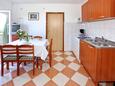 Bibinje, Dining room in the apartment, air condition available and WiFi.