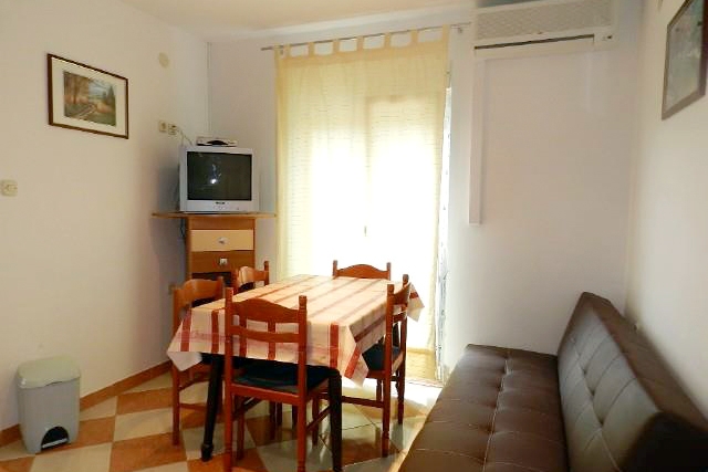 Two bedroom apartment with air-conditioning Bibinje, Zadar (A-6160-f)