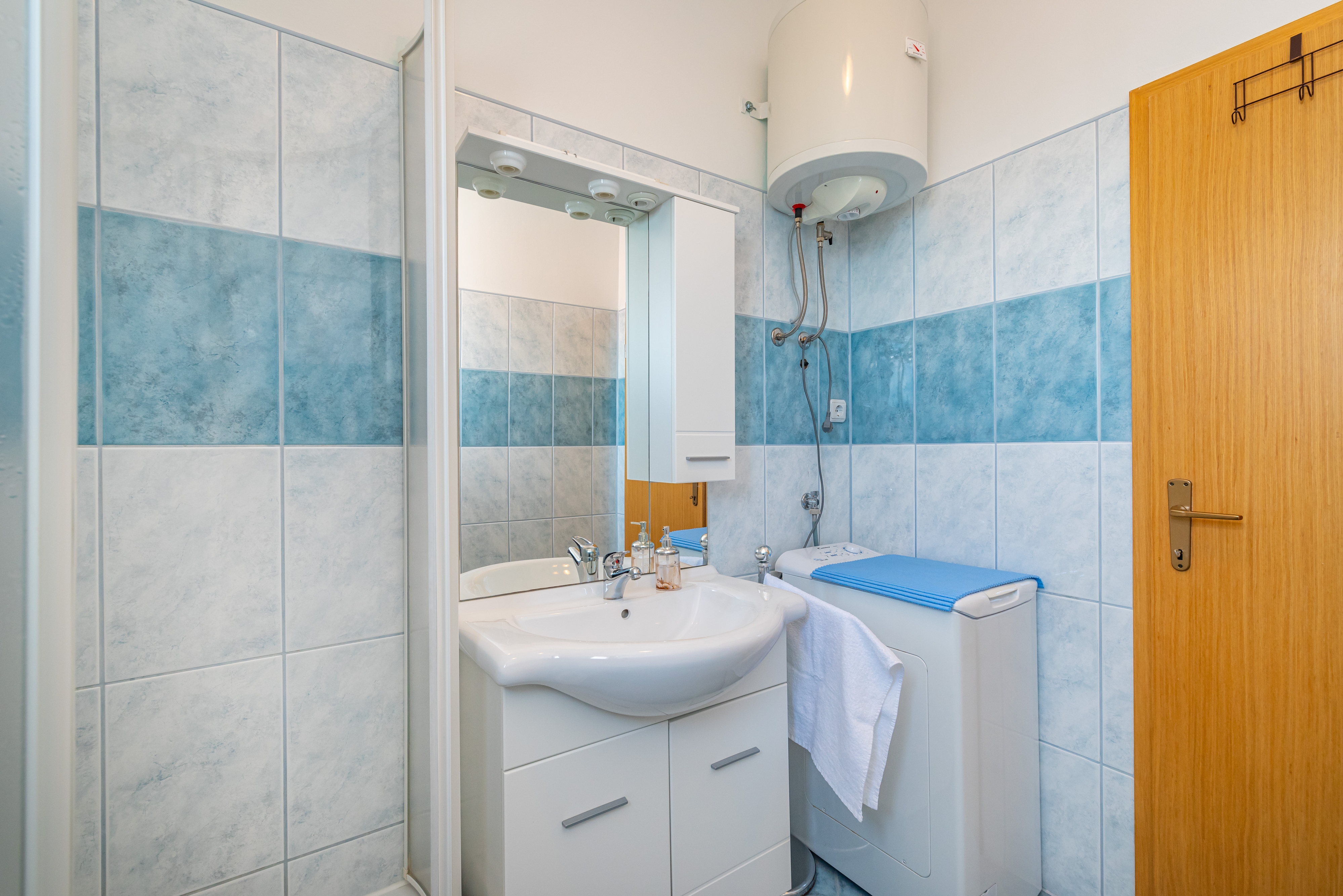 Dvosobni apartman s terasom i pogledom na more Posedarje, Novigrad  A-c