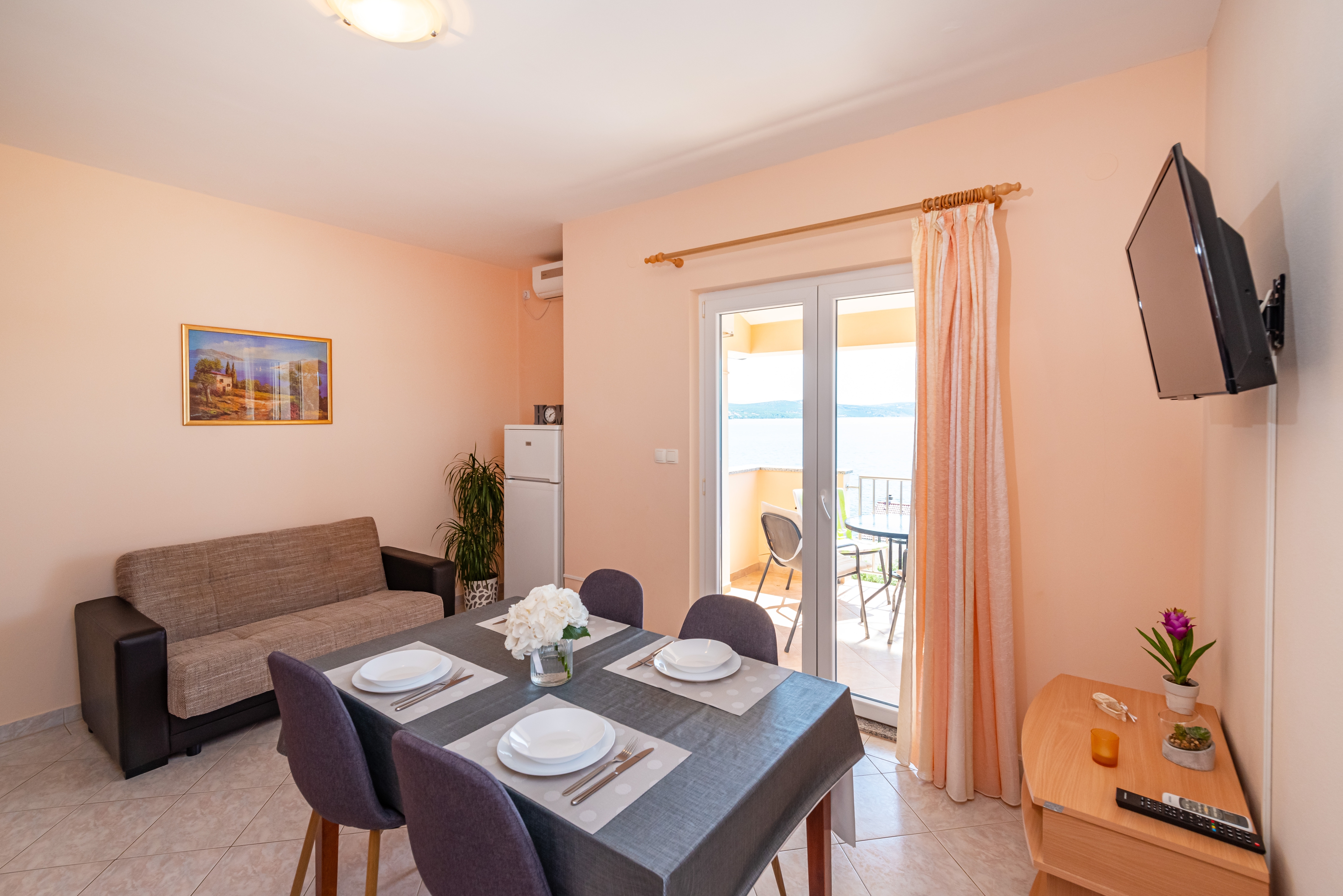 Dvosobni apartman s terasom i pogledom na more Posedarje, Novigrad  A-c