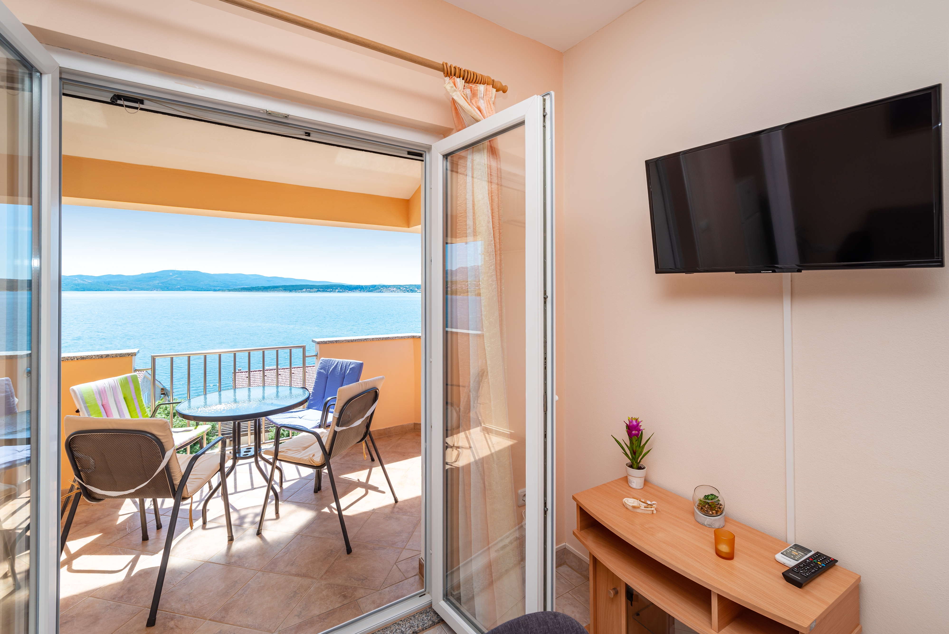 Dvosobni apartman s terasom i pogledom na more Posedarje, Novigrad  A-c