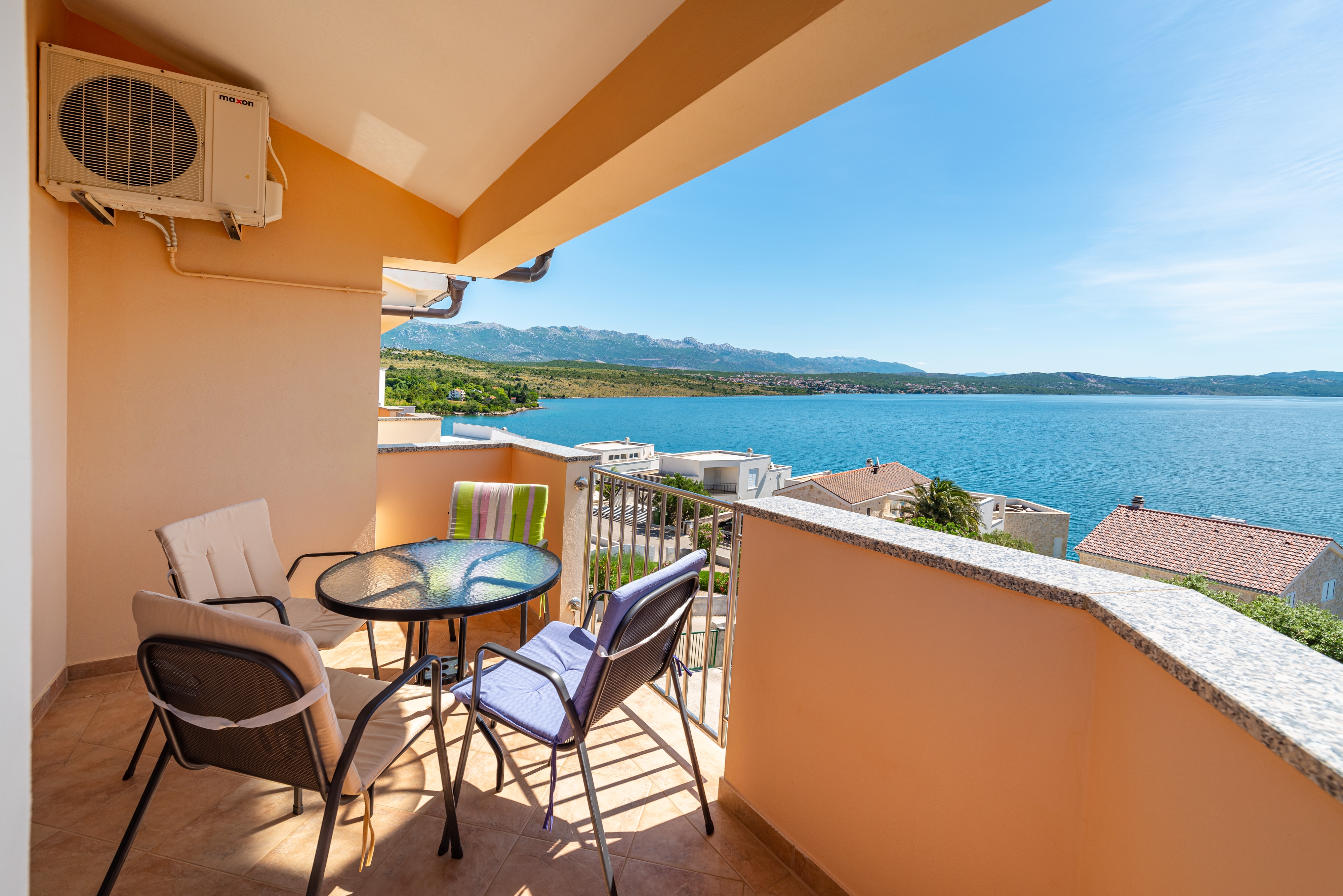 Dvosobni apartman s terasom i pogledom na more Posedarje, Novigrad  A-c