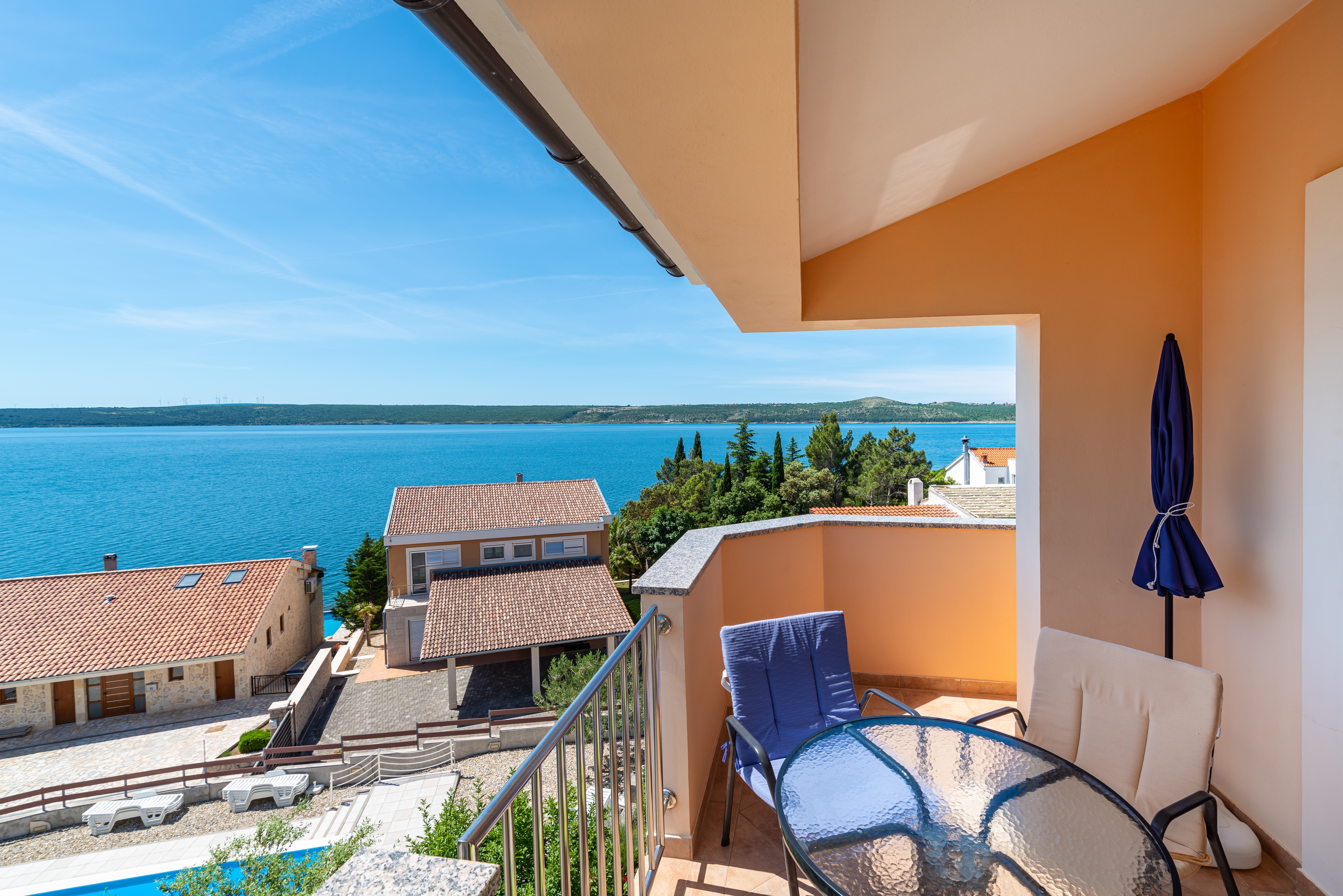 Dvosobni apartman s terasom i pogledom na more Posedarje, Novigrad  A-c